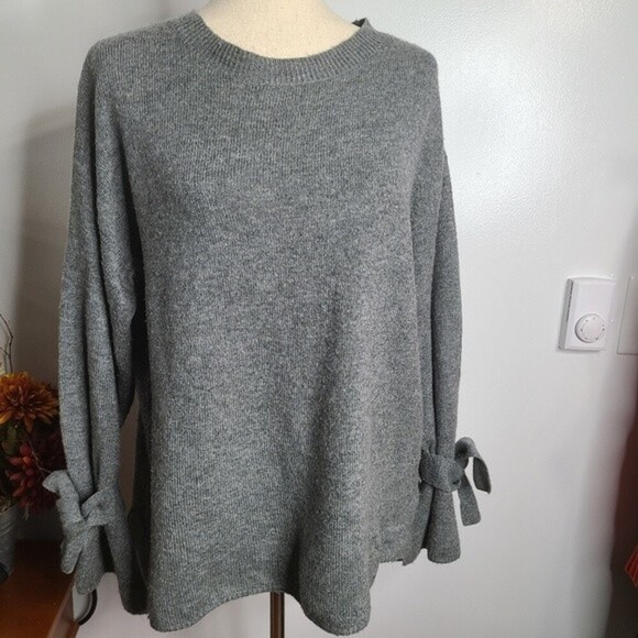 Halogen Gray Long Sleeve Tie Wrist Sweater sz Midium women's - Picture 9 of 12